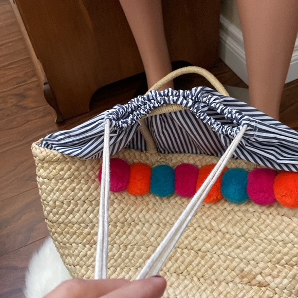 Vacation straw Pom Pom tote and scarf - Picture 3 of 8